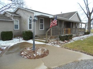 3252 Blue Mound Rd, Flora, IL 62839