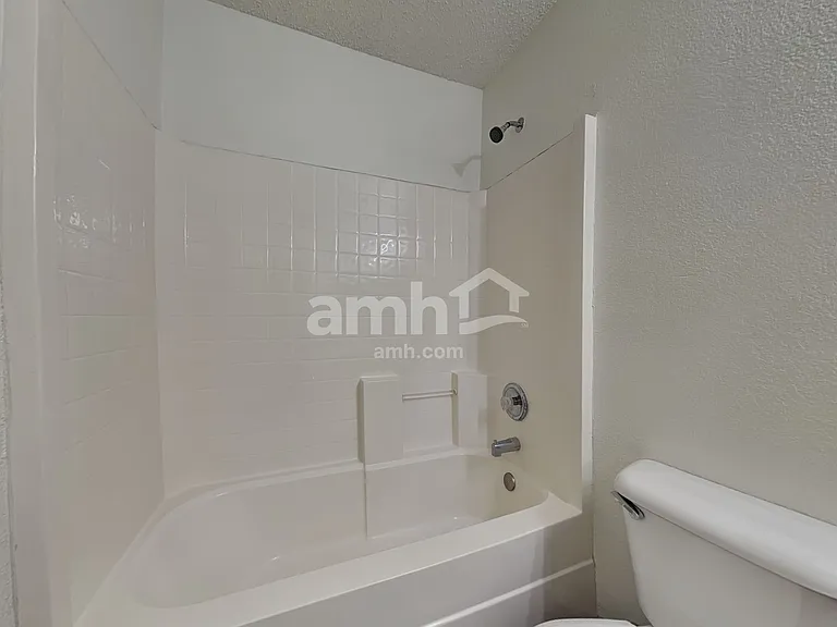 8724 Hunters Creek Ct — Photo 15