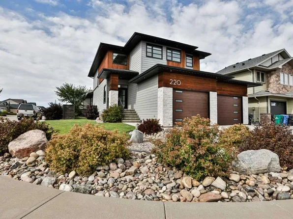 220 E Canyon Estates Way W, Lethbridge, AB T1K 5W7