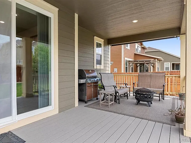 16077 Elizabeth St — Photo 20