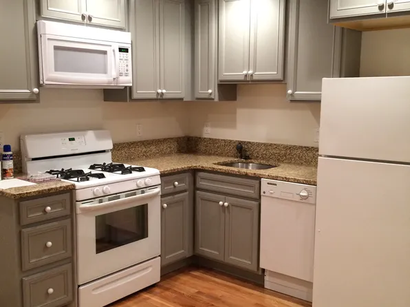 360 Market St APT 8, Brighton, MA 02135