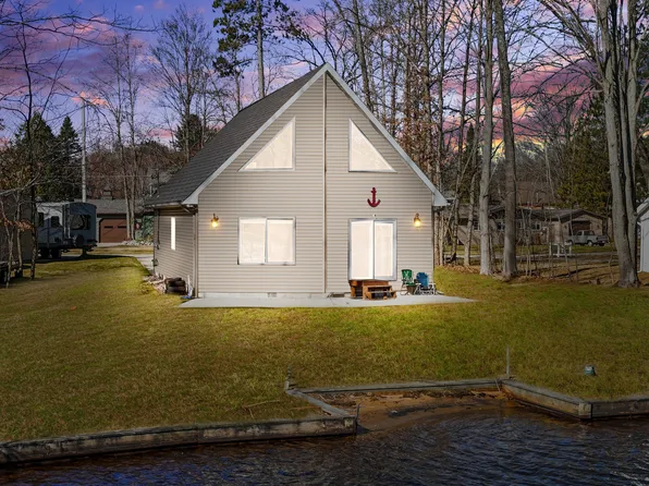 112 Seashell Ct, Prudenville, MI 48651