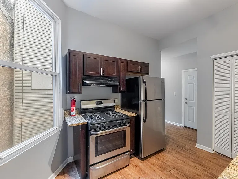 1102 W 18th St #3F — Photo 11