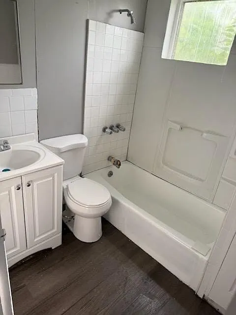 3 bed, $2,400 — Photo 2