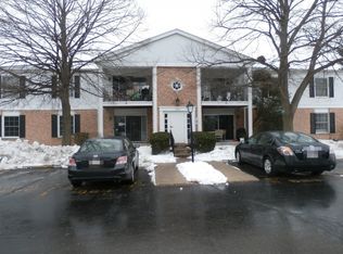 985 Golf Course Rd APT 5, Crystal Lake, IL 60014