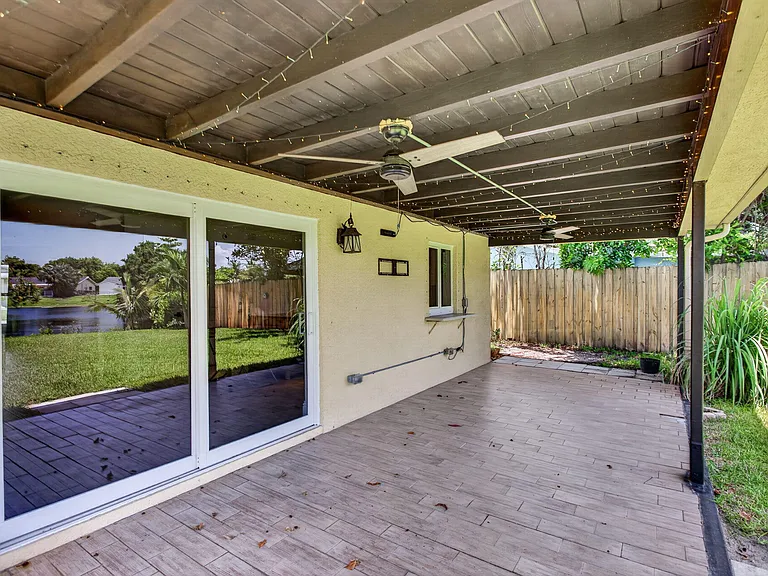 6410 NW 34th Ave — Photo 10