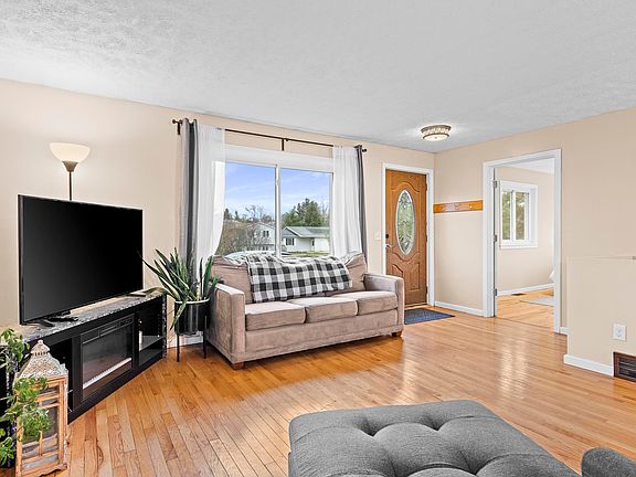 3rd image of 10477 S Walnut Dr