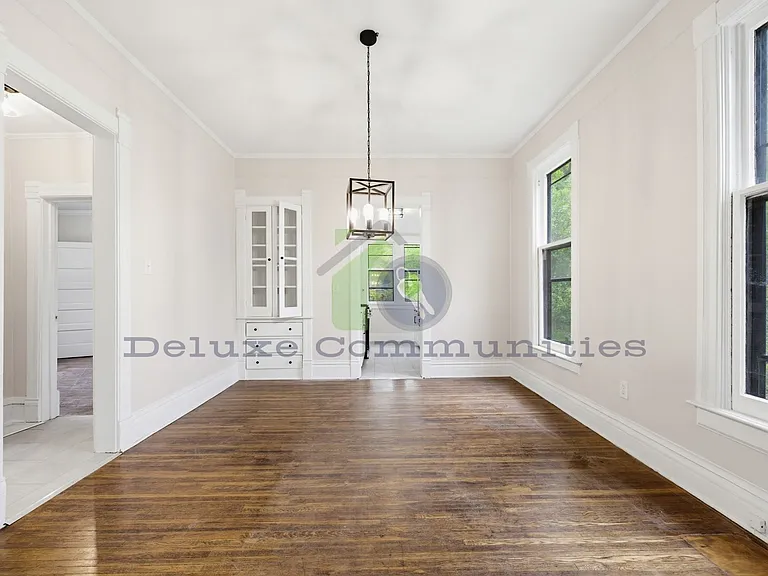 410 Eastern Ave SE — Photo 16