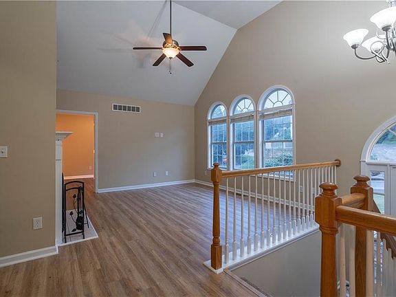 5th image of 3601 Anna Ln NW