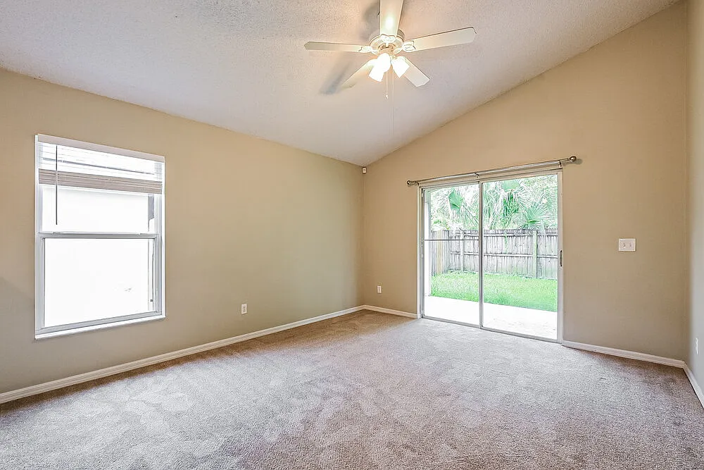 3 bed, 2.0 bath, 1598 sqft, $2,465 — Photo 4