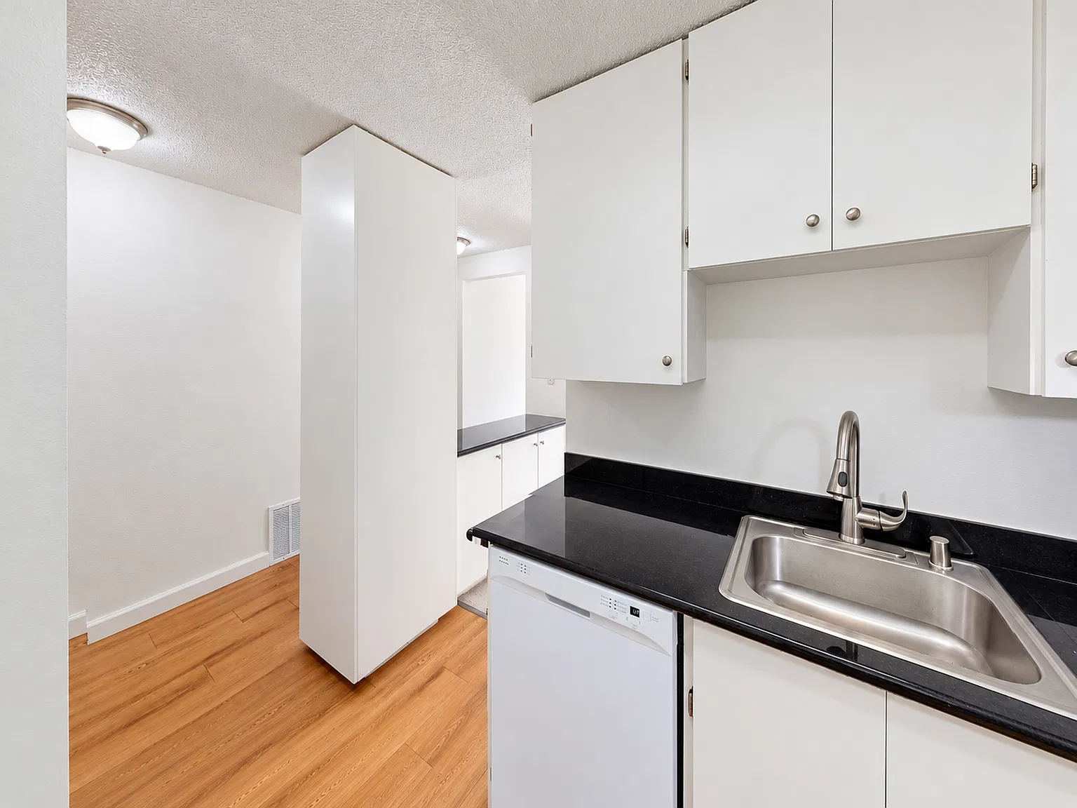 1002 Ignacio Blvd — Photo 3
