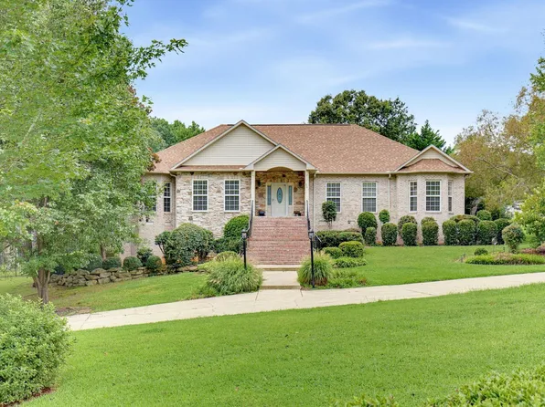 301 Glen Meadows Dr, Simpsonville, SC 29680