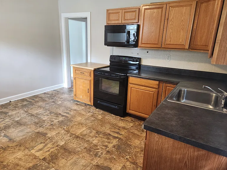 145 Crestview Dr — Photo 5