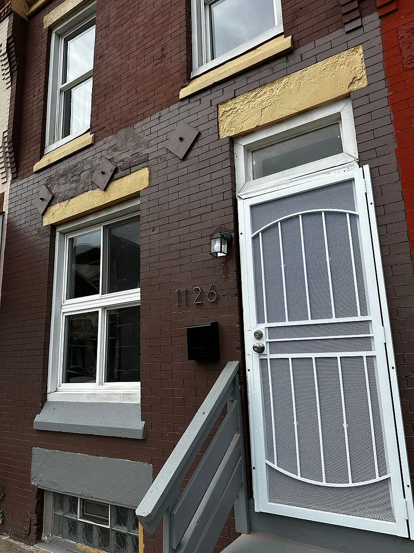Charming & Renovated 2-Bedroom Home Near Girard & Fairmount Park! — Photo 2