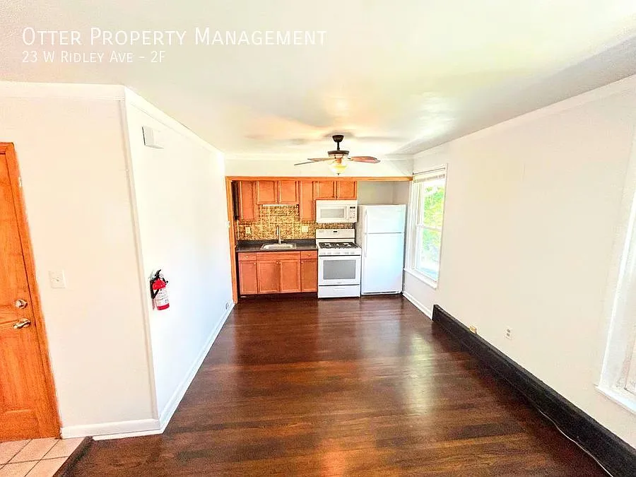 Building Photo - 23 W Ridley Ave #2F