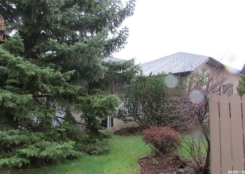 2nd image of 1519 N Devonshire Dr