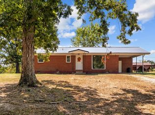 555 Old Stewart Rd, Tennessee Ridge, TN 37178