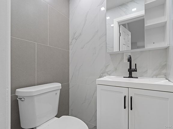 5th image of 252 E 86th Street