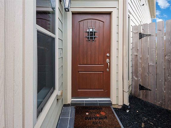 2nd image of 1325 Dorothy St