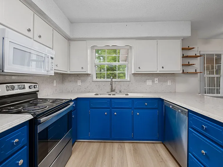 6740 Scotts Pl — Photo 16