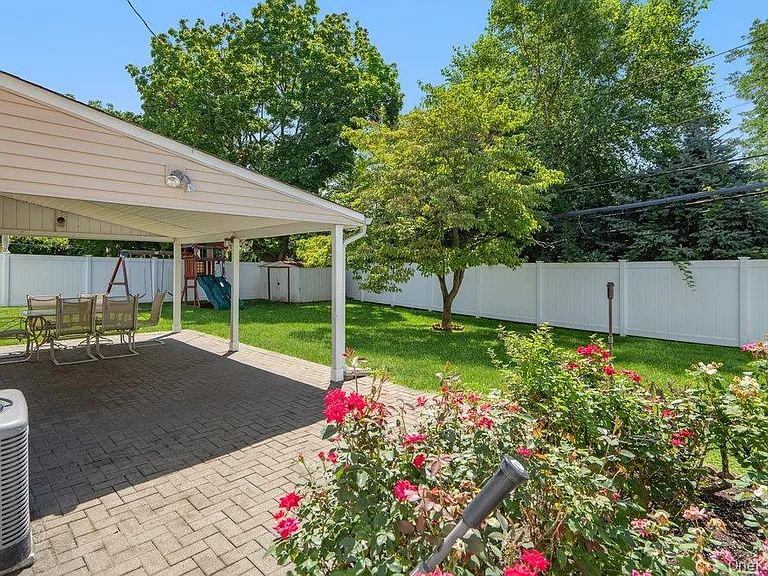 8 Radnor Ct — Photo 29