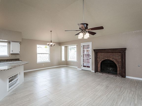 4th image of 11669 Privada Ct