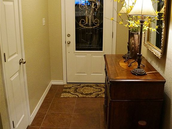 4th image of 462 Meadowridge Cir