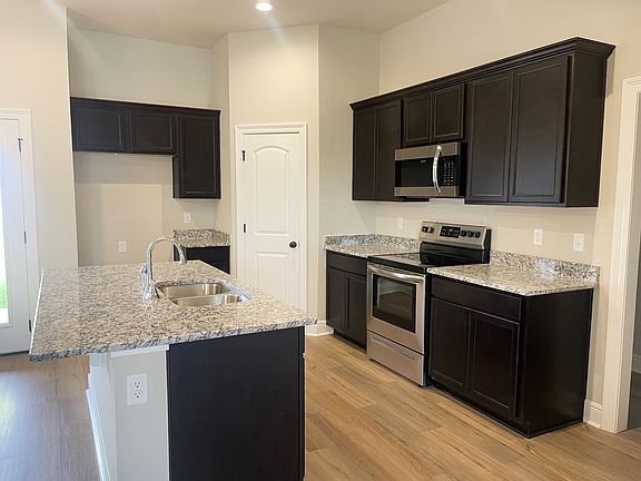 Dalton IV G - Kitchen - DSLD Homes