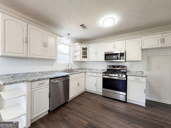 2nd image of 428 Macon St