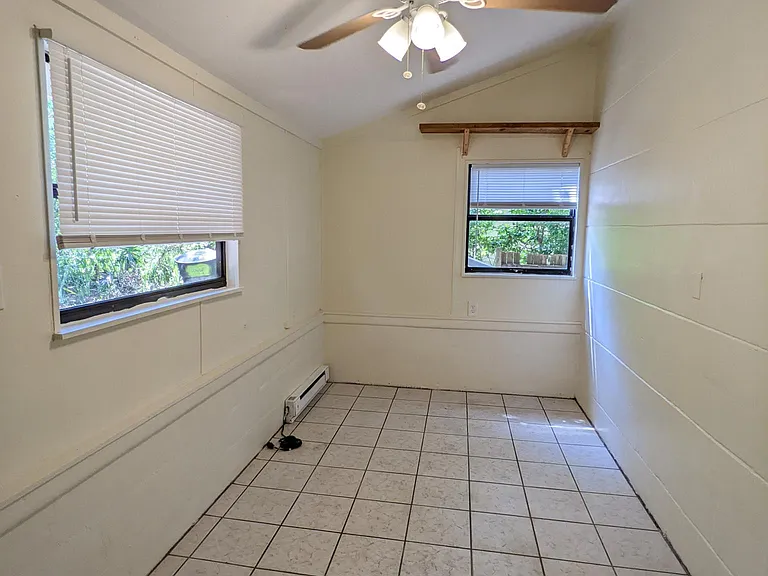 1005 Plaza St — Photo 7