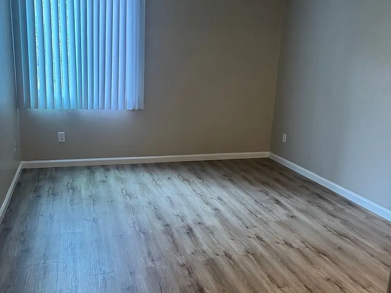 Los Arboles Apartments — Photo 33