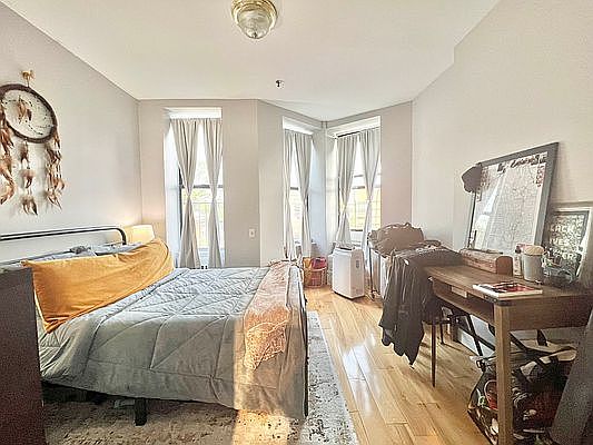 2nd image of 407 Chauncey St APT 3D