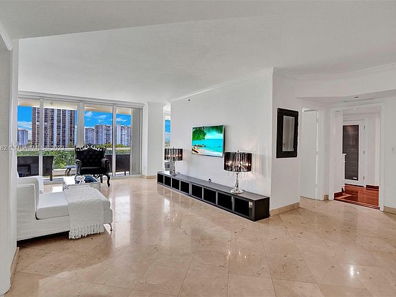 4th image of 7000 Island Blvd APT 808