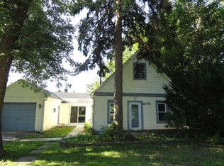679 Parkway Ave, Elgin, IL 60120