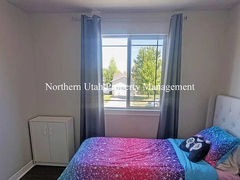 1287 W 2000 N — Photo 13
