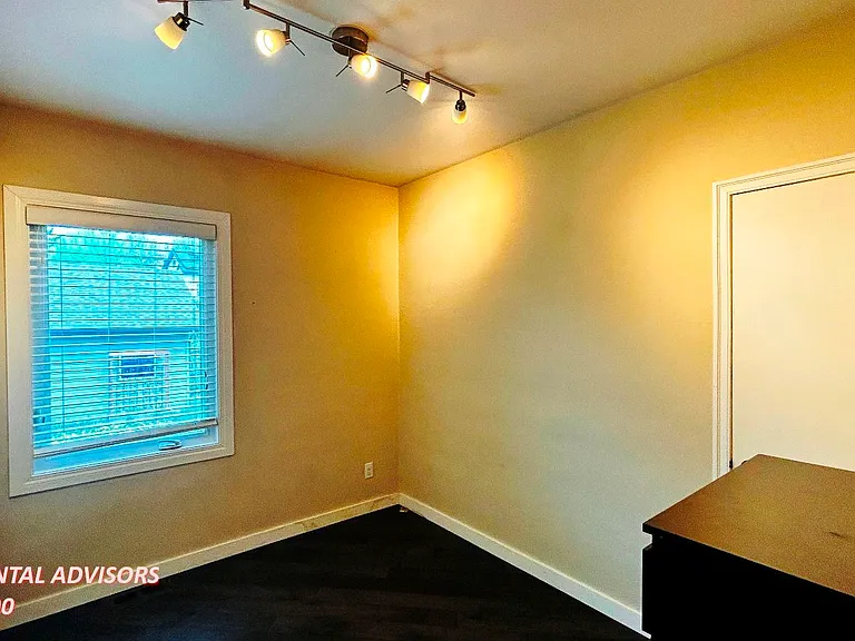 10932 74th Ave NW #UPPER — Photo 16