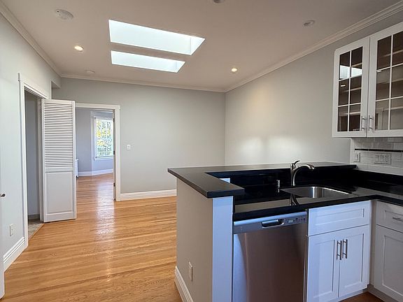 5th image of 1133 Fell St APT 9