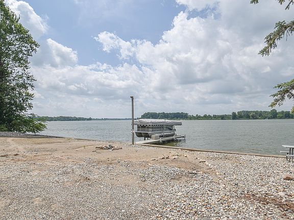 5th image of 214 Narrows Rd