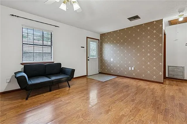 2 bed, 1.0 bath, 775 sqft, $1,600 — Photo 4