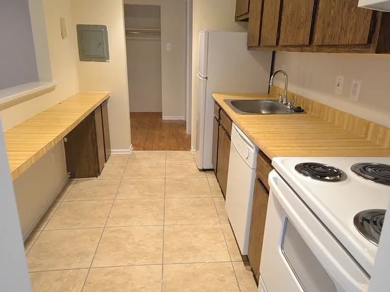 1012 Clinton St #1F — Photo 8