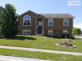 439 Pinnacle Dr, Raymore, MO 64083