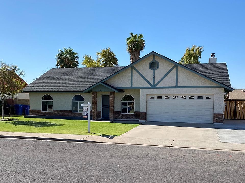 1st image of 2325 E Catalina Ave