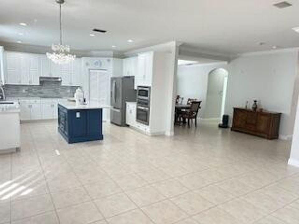 1st image of 550 Cypress Xing