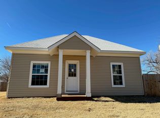 121 S Krouth St, Mooreland, OK 73852