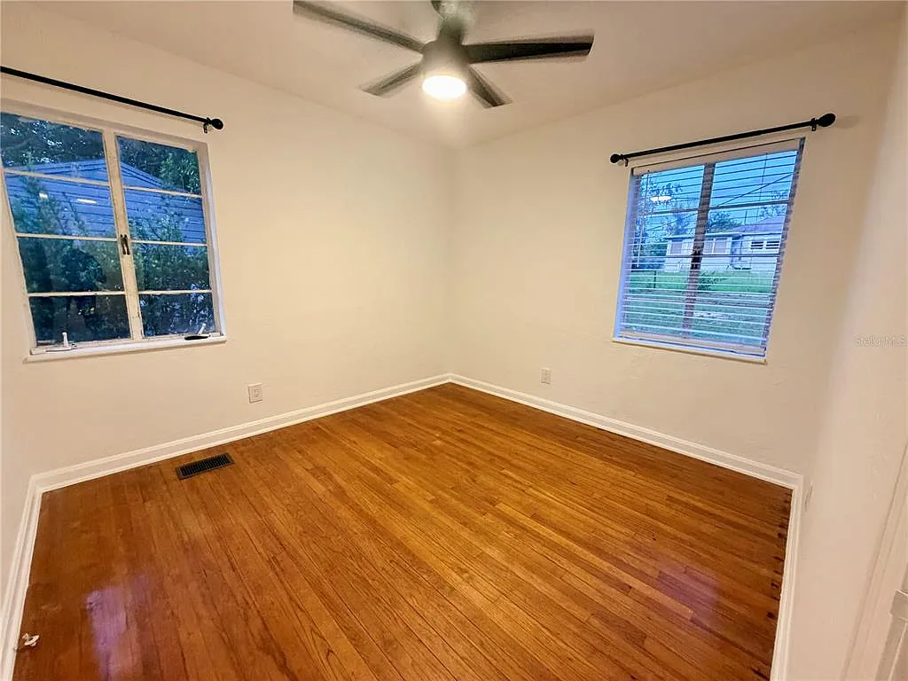 2 bed, 1.0 bath, 925 sqft, $1,800 — Photo 3