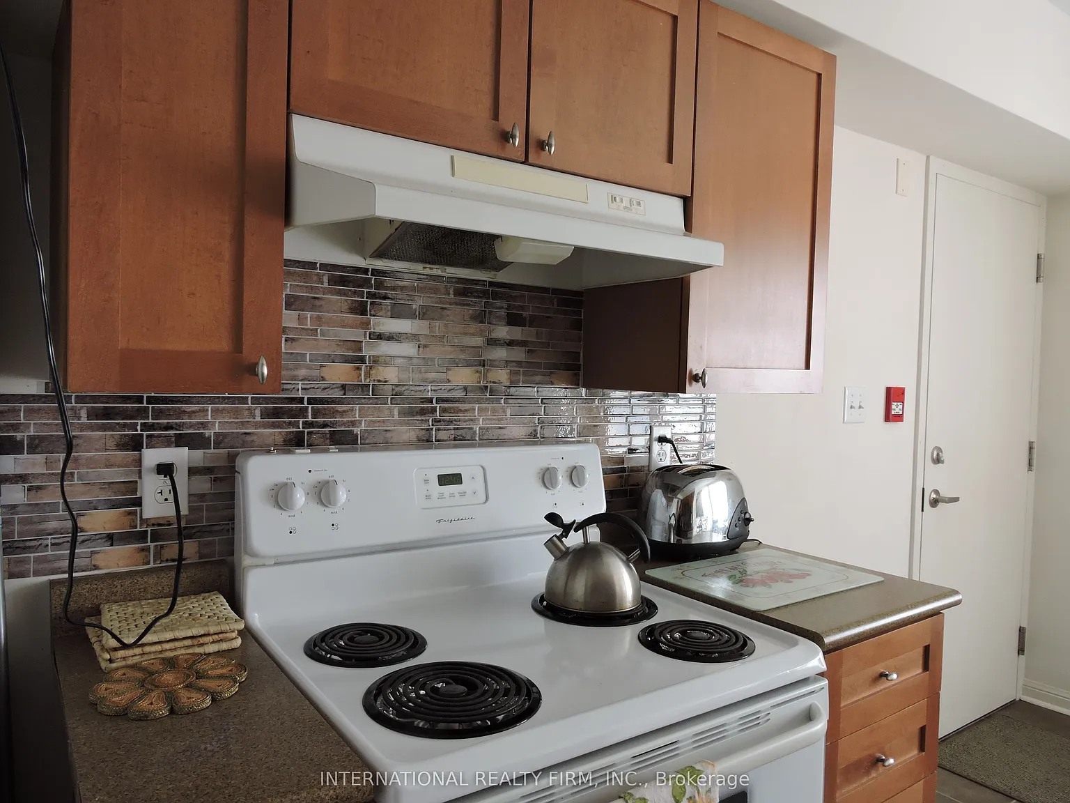 2 bed, $3,300 — Photo 2