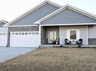 3020 Bos Ridge Rd, Pella, IA 50219