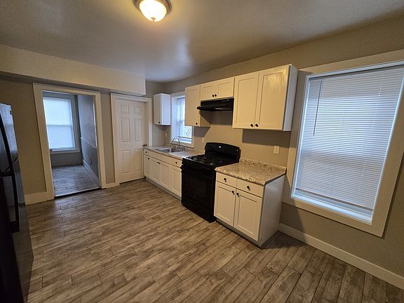 2nd image of 141 Plymouth St #3/2