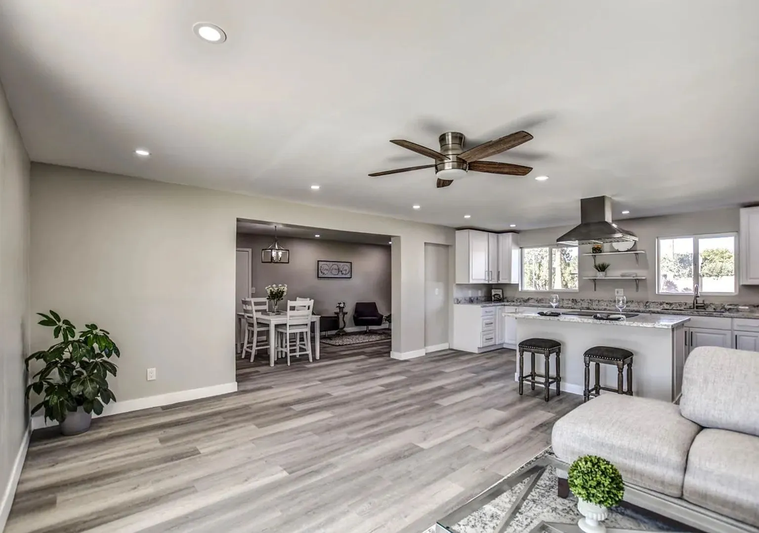 Charming 3BR House in Phoenix — Photo 4
