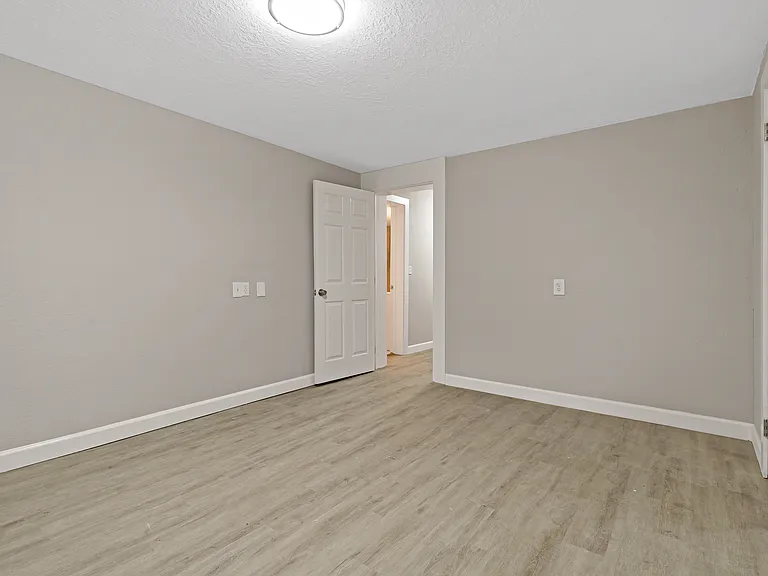 8441 Bayshore Dr #B — Photo 17